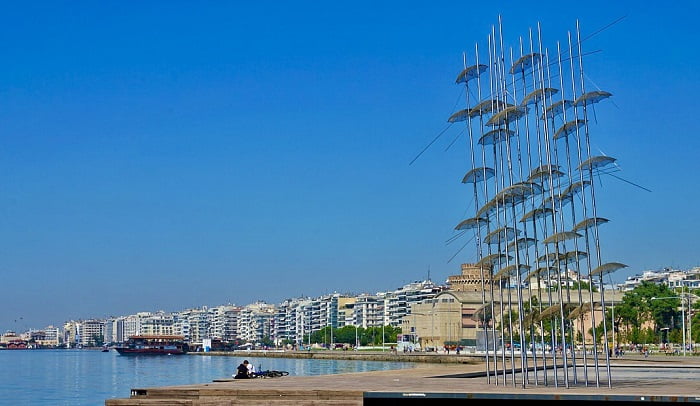 Νέα Παραλία, Λευκός πύργος, πλωτό μπαρ, βασιλικό θέατρο, ομπρέλες, Θεσσαλονίκη