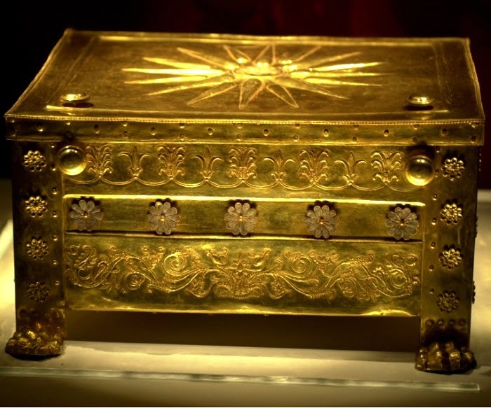 Η χρυσή Λάρνακα του βασιλιά Φιλίππου Β, Βασιλικοί τάφοι, Βεργίνα, Μακεδονία