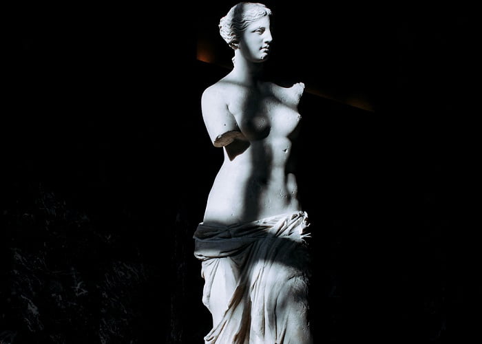Αφροδίτη της Μήλου: Το άγαλμα χωρίς χέρια στο μουσείο Λούβρο