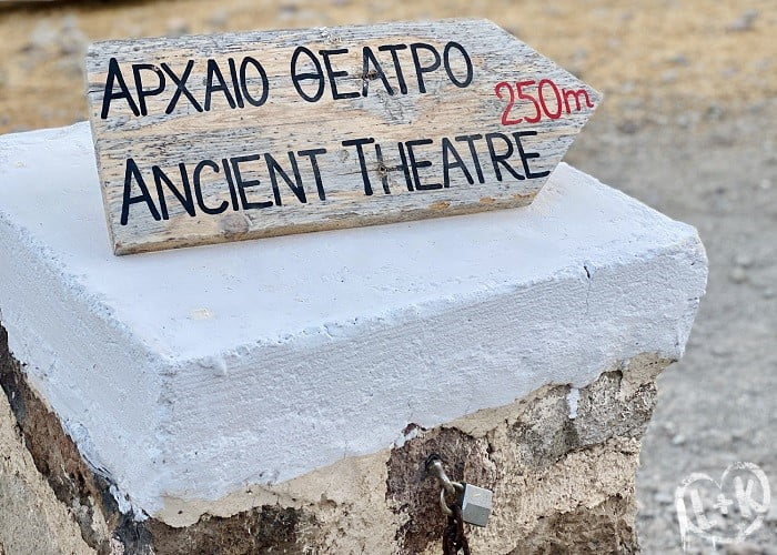αρχαίο θέατρο Μήλου, ανάμεσα από Τρυπητή και κλήμα, αρχαία πόλη Μήλου