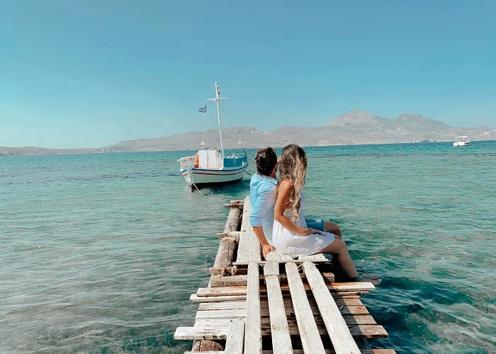 Παραλία Παπικινού, λιμάνι Αδάμαντα, Μήλος