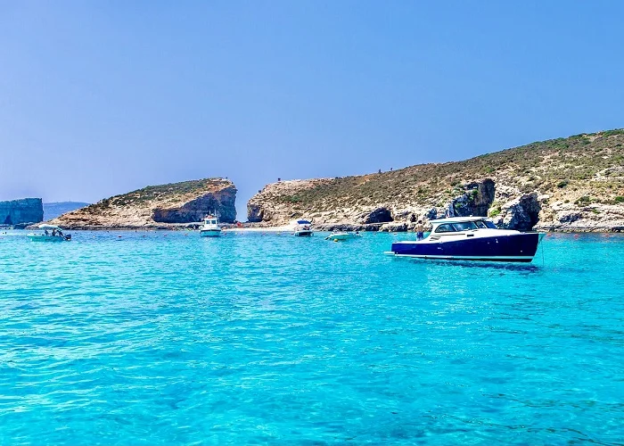 To Blue Lagoon βρίσκεται στο νησί Κομίνο