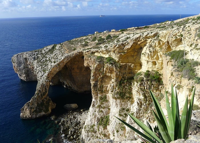 Ένα από τα πιο γνωστά αξιοθέατα της Μάλτας, σπηλιά Blue Grotto