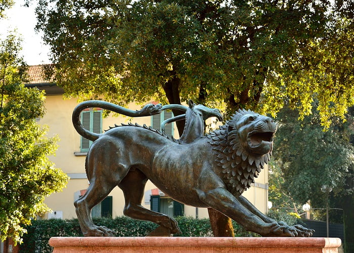 Άγαλμα της ετοιμοθάνατης Χίμαιρα στο Αρέζο της Τοσκάνης