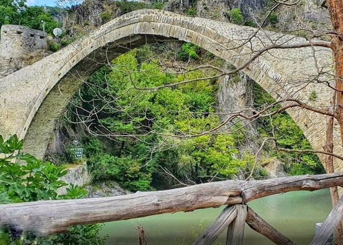Αξιοθέατα Κόνιτσας: Τοξωτή γέφυρα Κόνιτσας