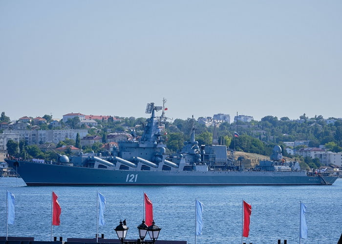 Πολεμικό πλοίο της Ρωσίας στο λιμάνι της Σεβαστούπολης στην Κριμαία