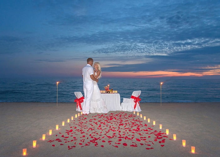 Πρόταση γάμου στην παραλία