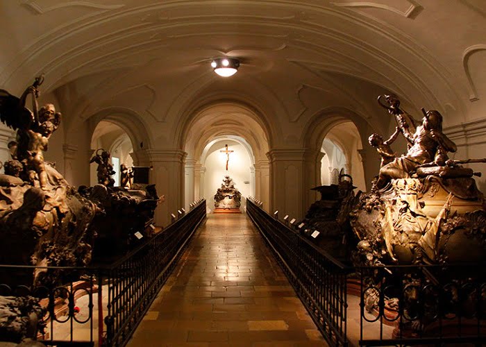 Η εκκλησία των Καπουτσίνων της Βιέννης όπου βρίσκεται η κρύπτη με όλους τους τάφους των αυτοκρατόρων της Αυστρίας