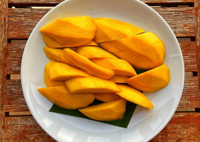 Το μάνγκο έχει γεύση αχλάδι και ανανά και μερικές ποκιλίες γεύση δαμάσκηνου