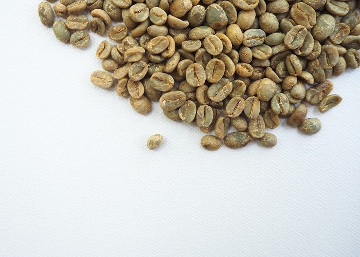 Κόκκοι πράσινου καφέ για να φτιάξουμε Αραβικό καφέ