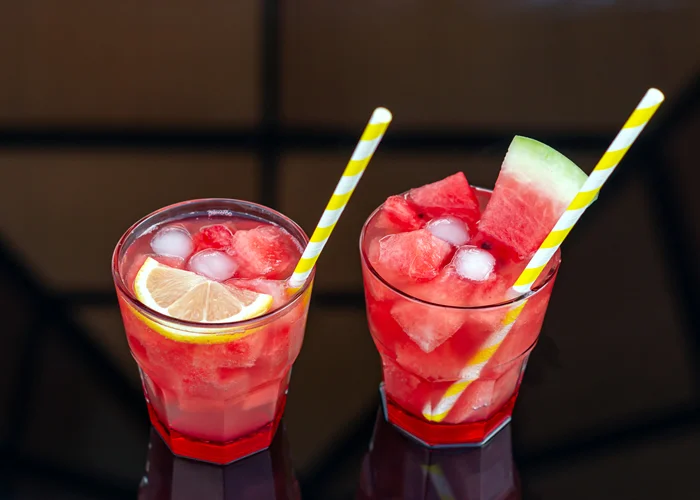 Pink lemonade: συνταγή για ροζ λεμονάδα με καρπούζι