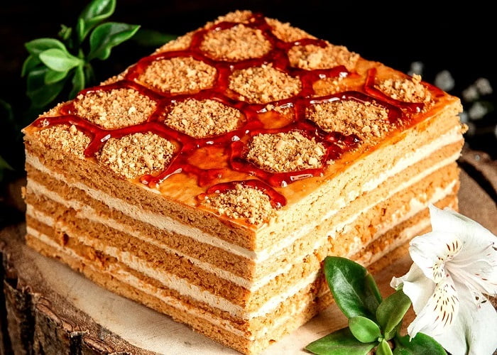 Ρώσικο κέικ μελιού: Μεντόβικ τορτ ( медовый торт)