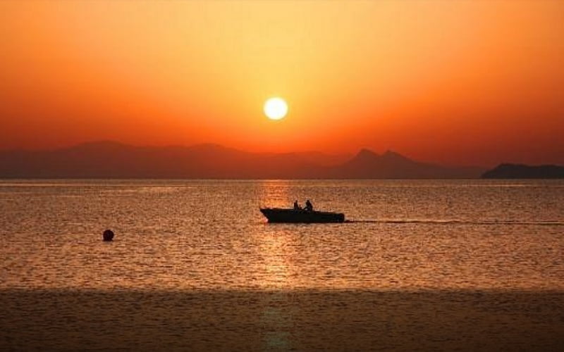 παραλίες στη Σκόπελο: ηλιοβασίλεμα στη παραλία Πάνορμος