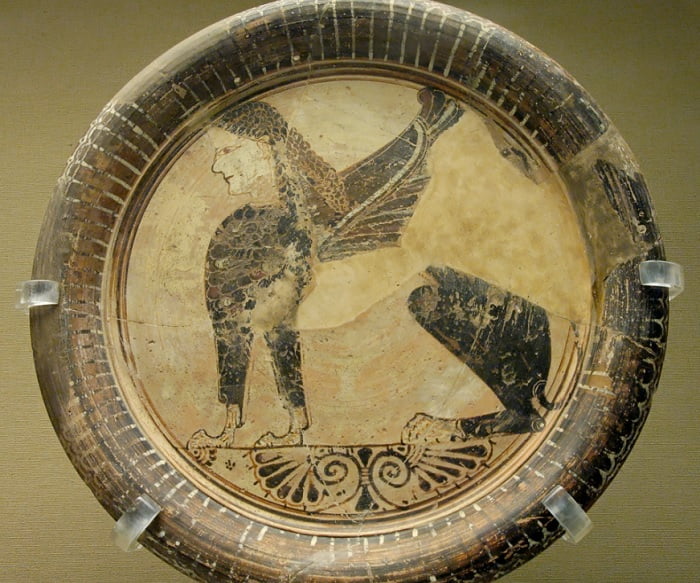 Αρχαίο Ελληνικό πιάτο που βρέθηκε στη αρχαία πόλη της Αιγύπτου, Ναυκράτις