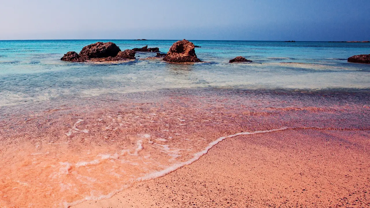 Ελαφονήσι: Η παραλία με την ροζ αμμουδιά