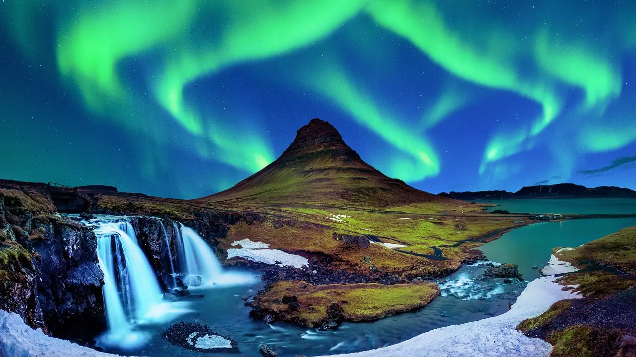 Ισλανδία: Τα βόρεια φώτα κατά την διάρκεια της Πολικής νύχτας