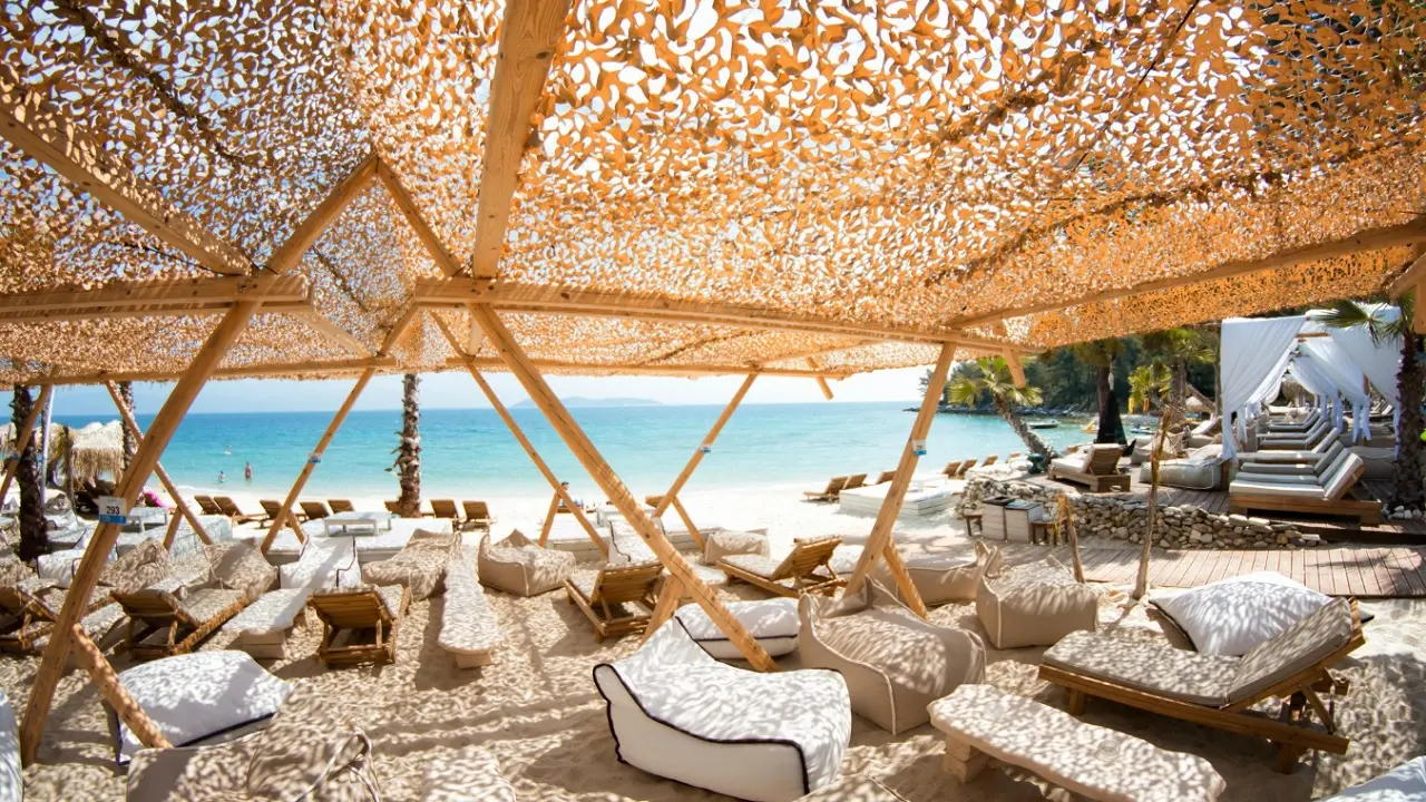 παραλίες Θάσου: Η παραλία La Scala όπου βρίσκεται το ομώνυμο beach bar