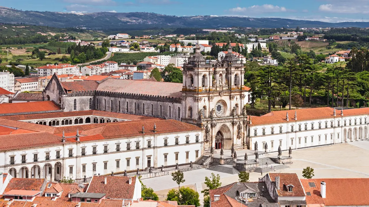 Πανοραμική θέα από το μοναστήρι Αλκομπάσα στη Πορτογαλία