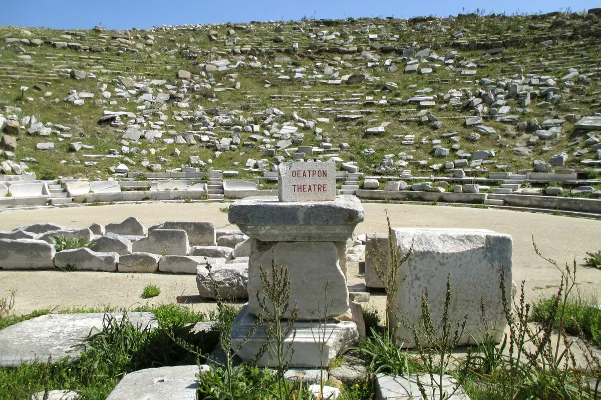 Αρχαίο ελληνικό θέατρο στο νησί Δήλος