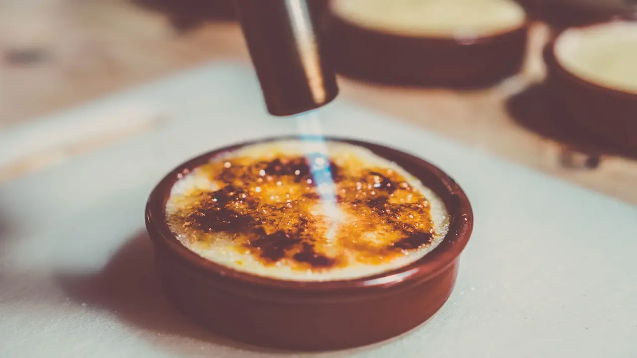 Creme Brulee:Πως να φτιάξεις κρούστα στην κρεμ μπρουλέ