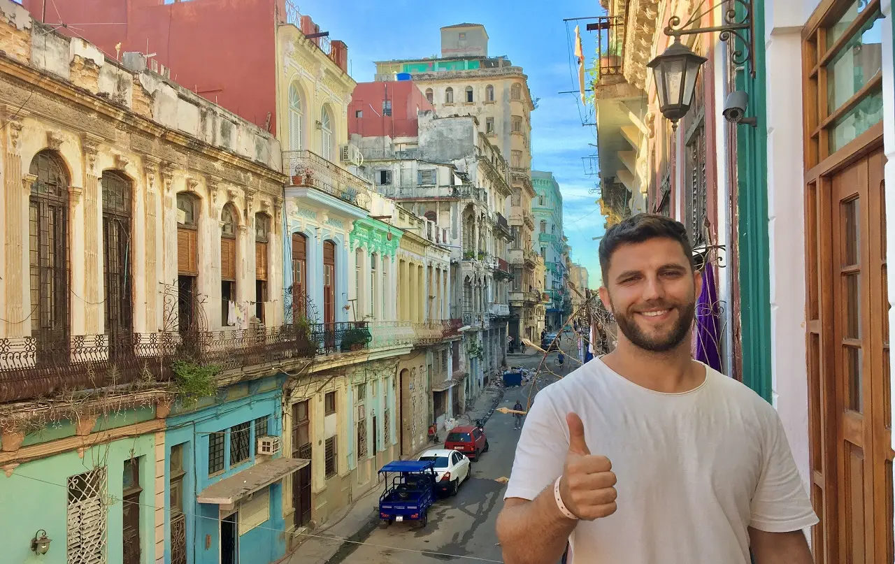 Ταξίδι στην Κούβα: Στα πανέμορφα στενά της Αβάνα στο ιστορικό κέντρο