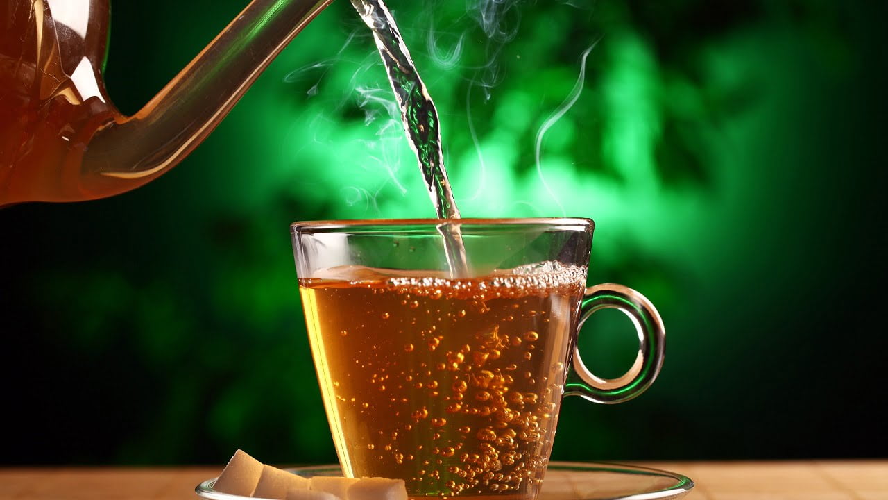 Πράσινο τσάι: Οφέλη και ιδιότητες και όλα όσα πρέπει να ξέρετε για το αρχαιότερο αφέψημα